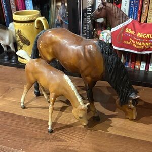 Vintage traditional Breyer: Grazing mare & foal